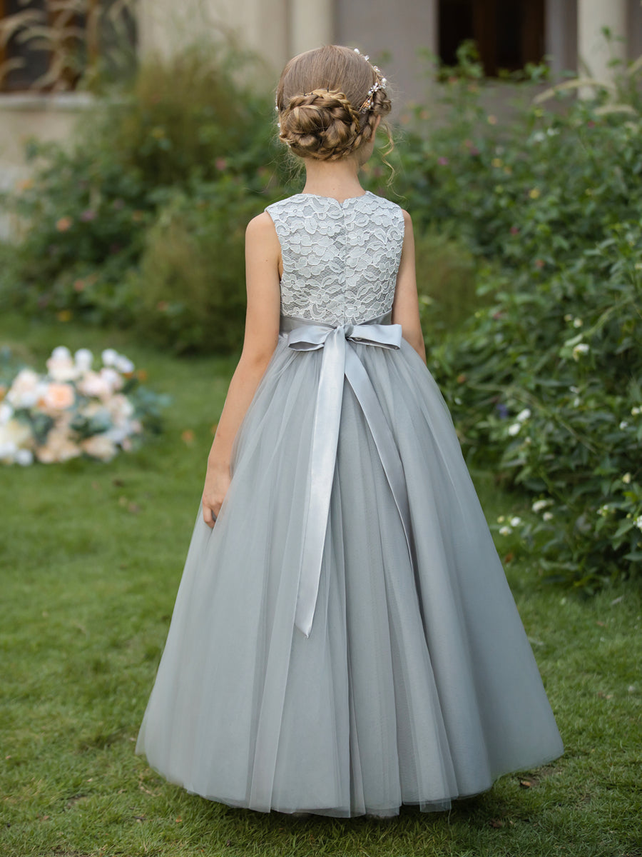 Vestidos de Flor de Tule com Gola Redonda e Apliques e Faixa