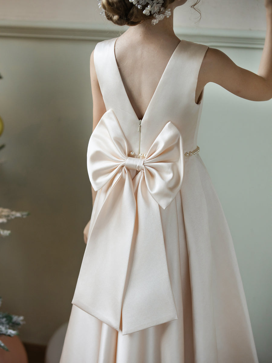 Vestidos Floridos de Cetim com Gola Redonda e Pérolas e Laço