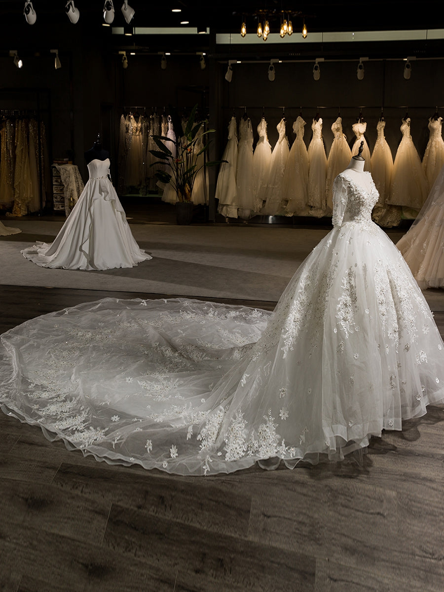 Luxuoso Decote Em V Meia Manga Tule Aplique com Miçangas Trem Catedral Vestidos de Casamento