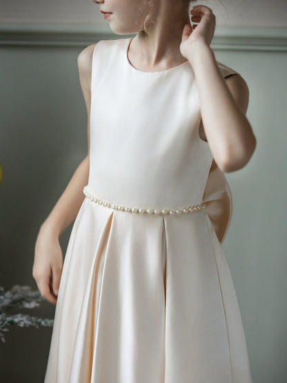 Vestidos Floridos de Cetim com Gola Redonda e Pérolas e Laço
