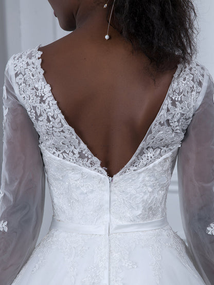 Vestido de Noiva de Tule com Mangas Compridas e Decote Em V com Apliques